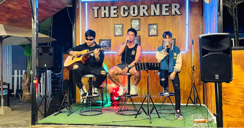 The Corner ដឹ ខណឺ