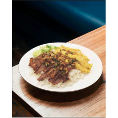 បាយសាច់ជ្រូកចៀនពងទាក្រឡុក