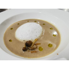Mushroom Soup with Trufle Oil 