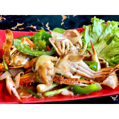 Fried big crab with vegetable (salty sweet)