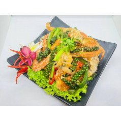 Fried big crab with green pepper 