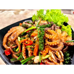 Fried spider squid with green pepper 
