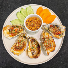 Grilled oyster with Chili sauce small set 