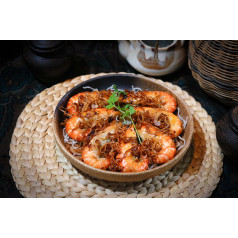 Deep fried shrimp with red garlic 