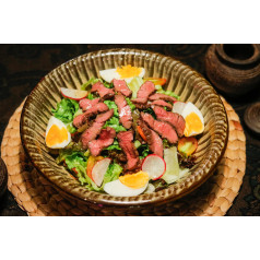 Beef salad with apple dressing 