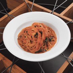Spaghetti Seafood & Green Paper Sauce 